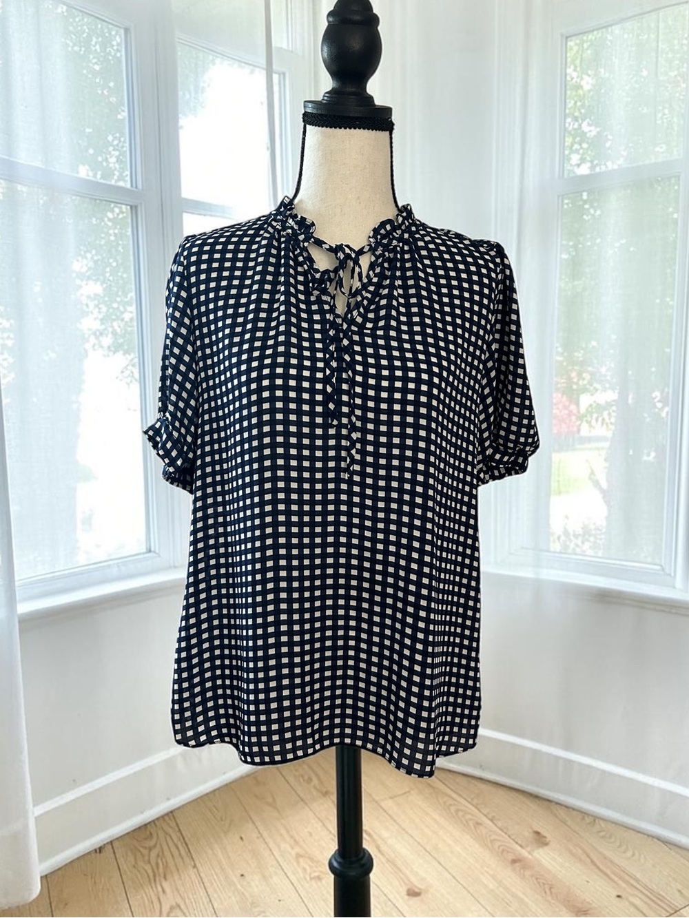 NWOT TAMARA H Blue/White Checkered Top Tie Neck Ruffle Collar Small
